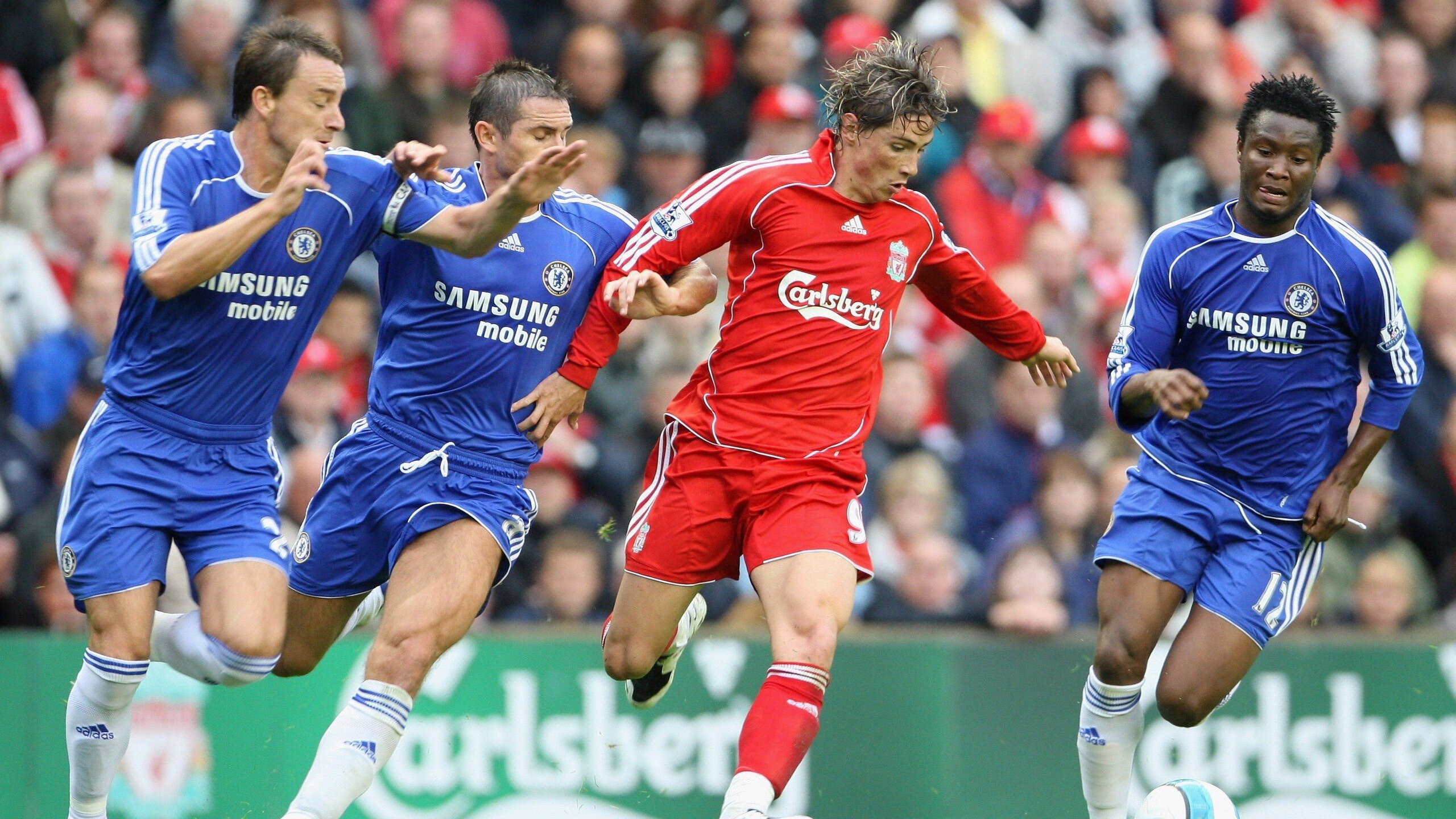 意甲争冠白热化，国际米兰绝杀登顶，AC米兰紧追不舍